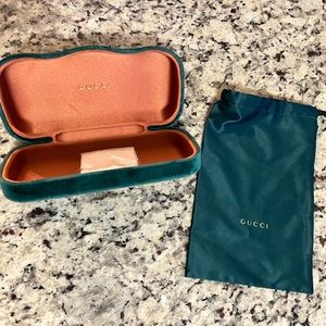 New Gucci Velvet Traveling Sunglass Case with Pouch and Cleaning Cloth